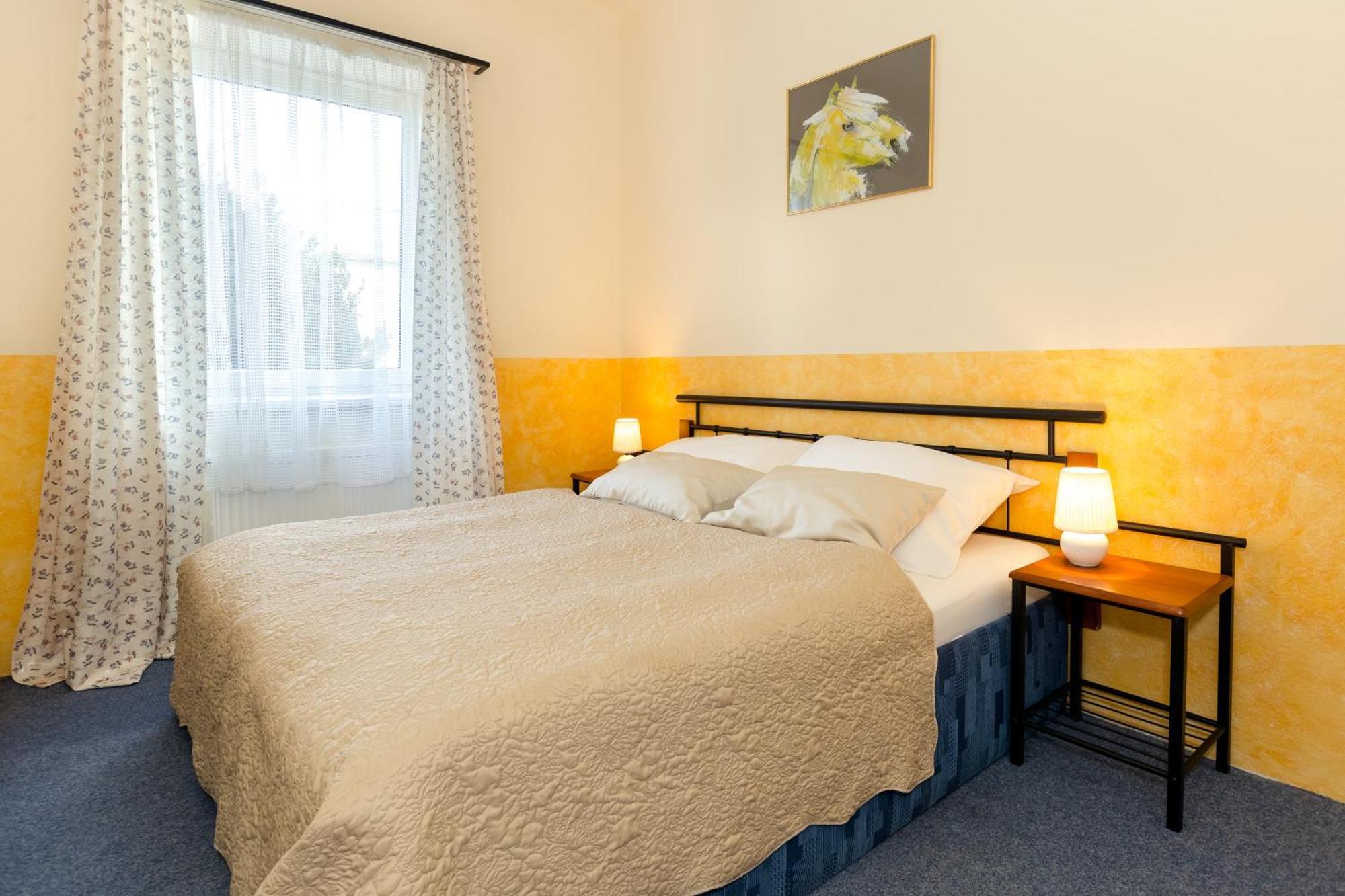 Hotel Atlas Ceske Budejovice Oda fotoğraf